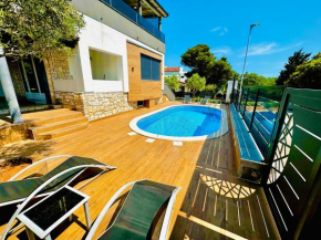 LOKY - sunny studio house 150m from sea with pool